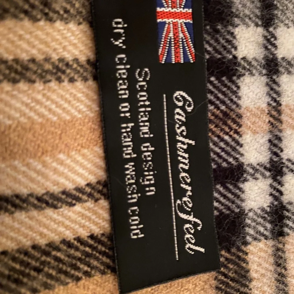 Cashmerefeel Classic Check Scarf - Picture 2 of 12